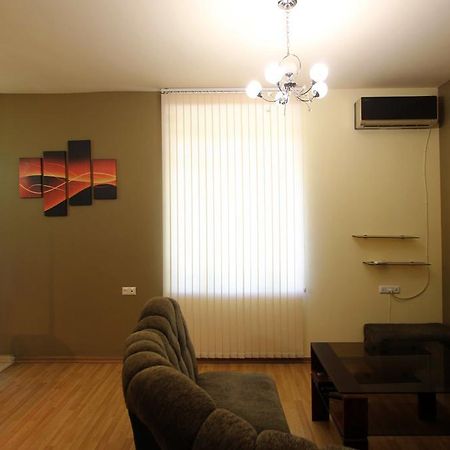 Studio With Balcony On Sayat Nova Avenue Jereván Kültér fotó