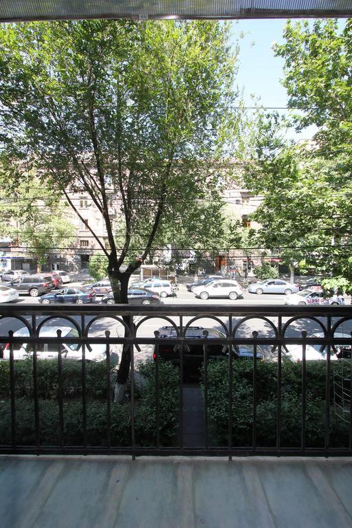 Studio With Balcony On Sayat Nova Avenue Jereván Kültér fotó