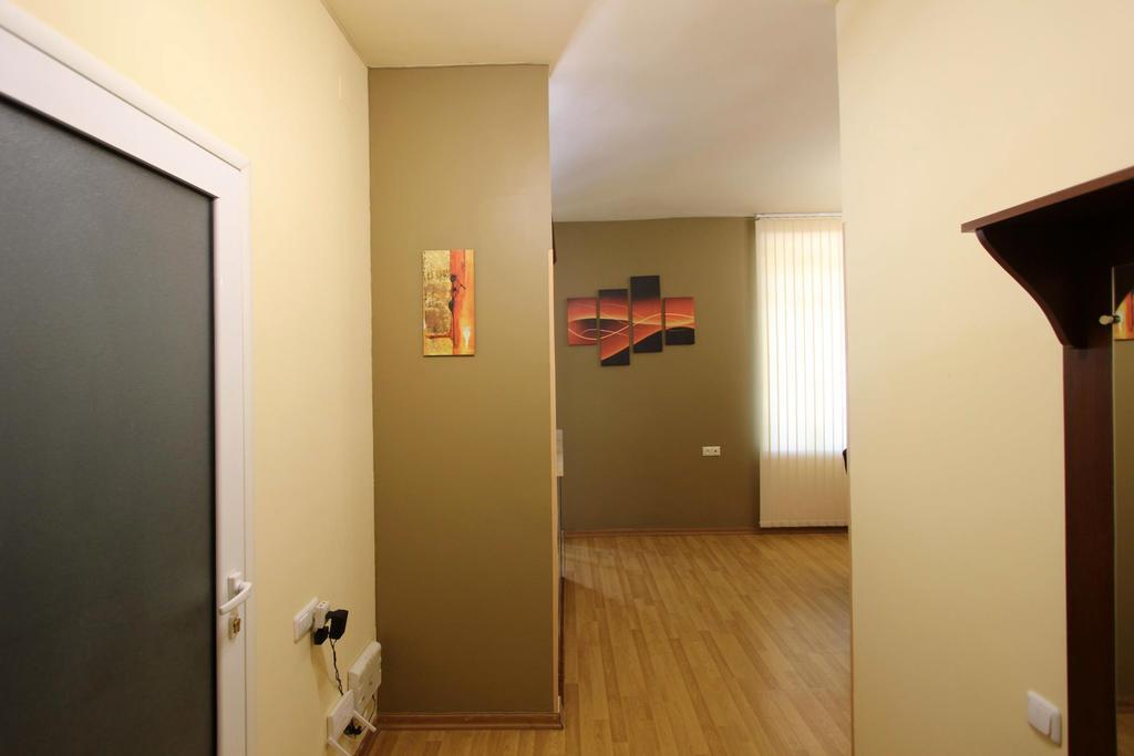 Studio With Balcony On Sayat Nova Avenue Jereván Kültér fotó
