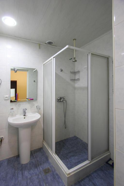 Studio With Balcony On Sayat Nova Avenue Jereván Kültér fotó